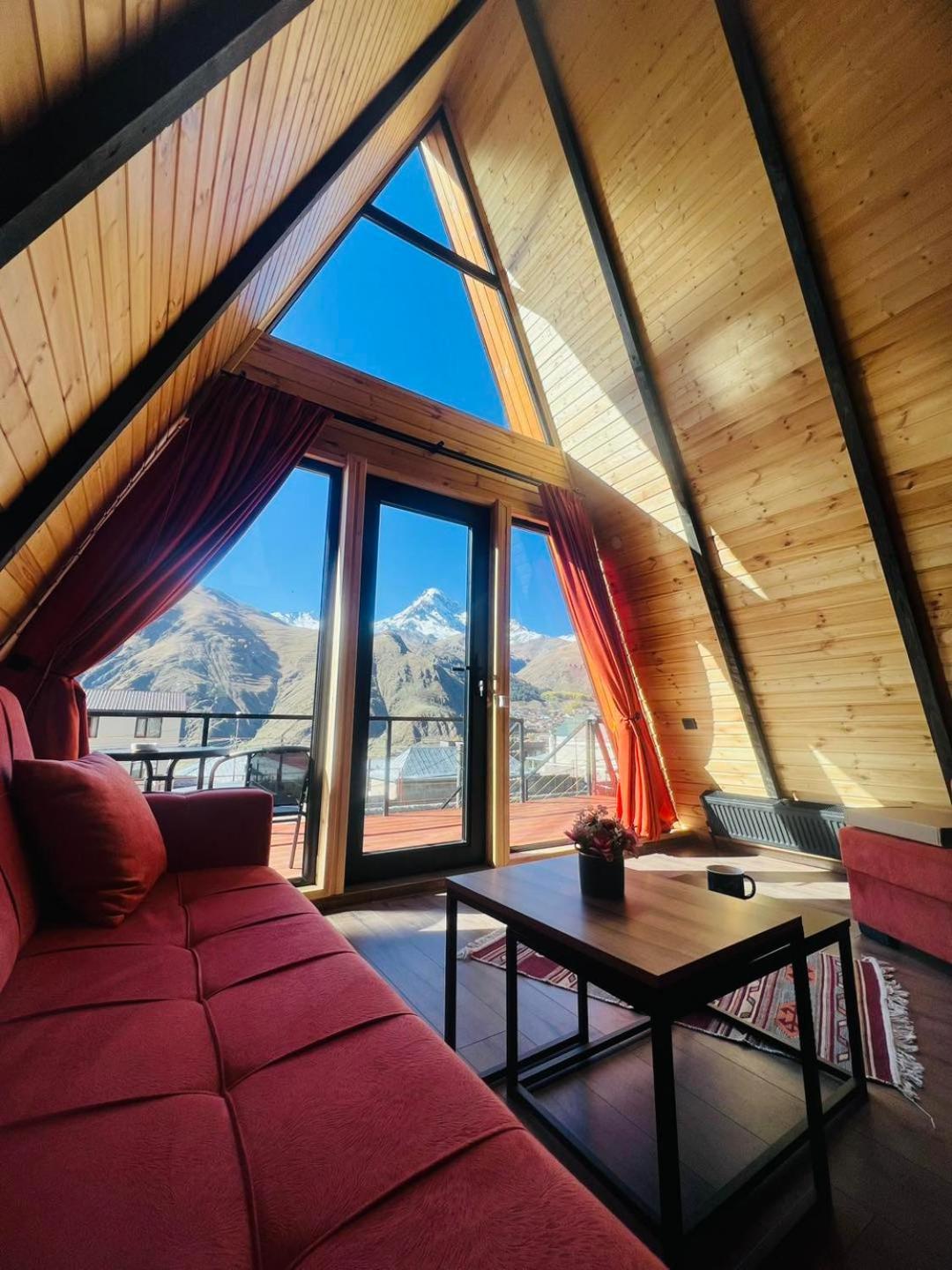 Pyramid Kazbegi Hotel Kültér fotó