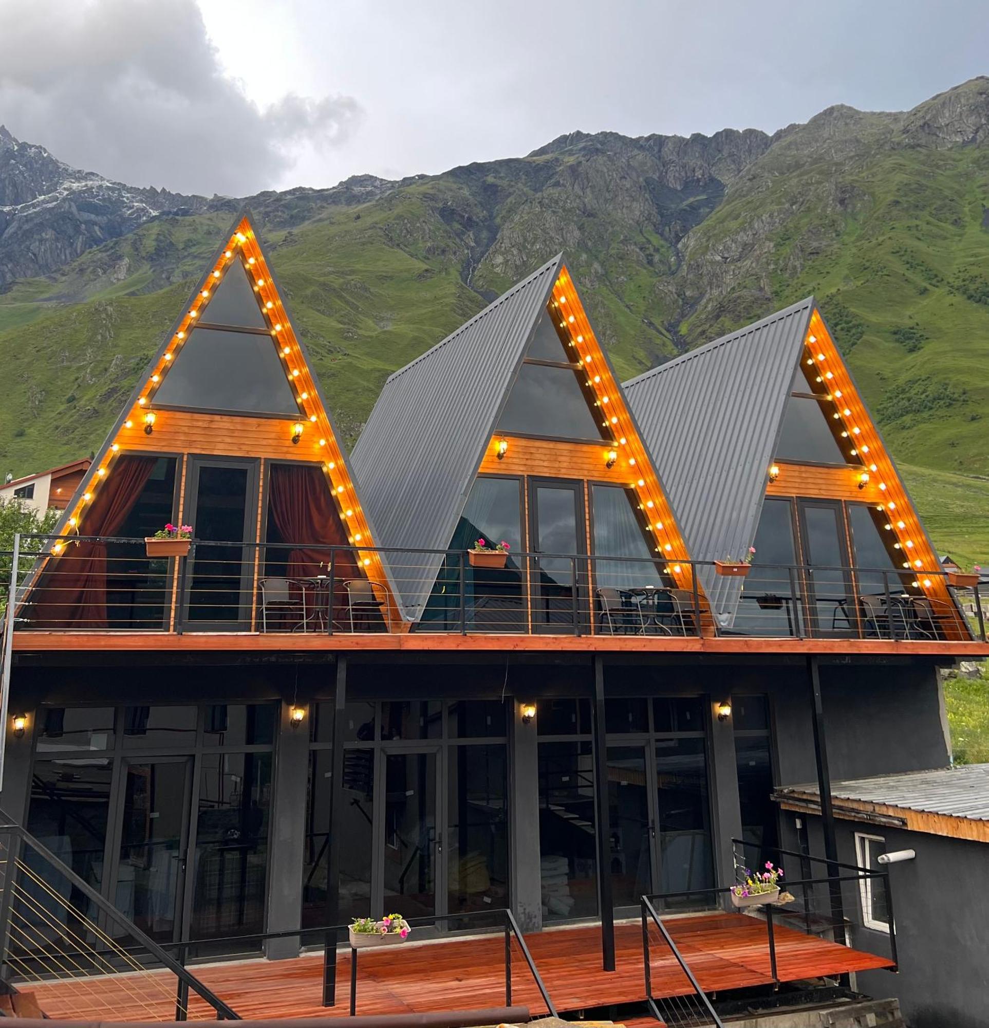 Pyramid Kazbegi Hotel Kültér fotó